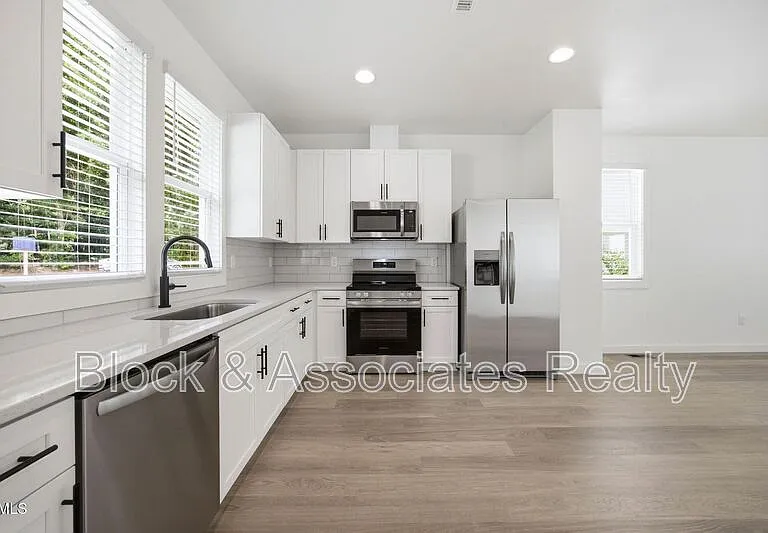 2815-101 Wilcox Pl — Photo 3
