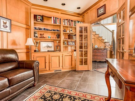 5th image of 3801 Bluff Dr