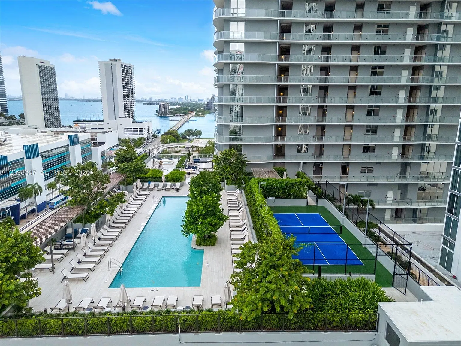 Casa Bella Residences — Photo 2