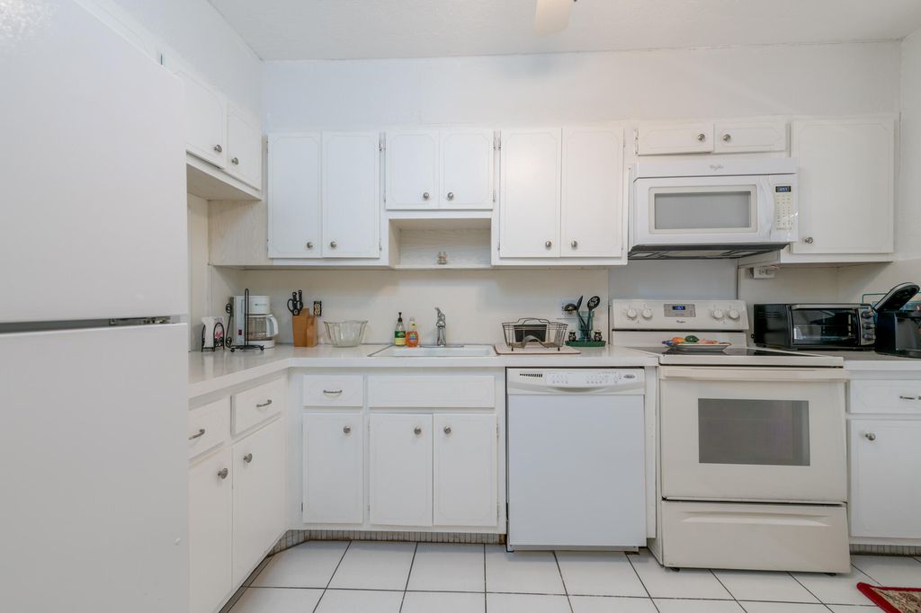 2731 NE 14th St #427, photo 3