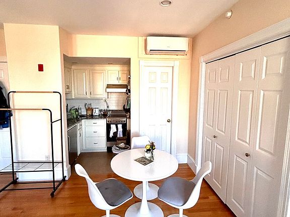 3rd image of 105 Pinckney St #7
