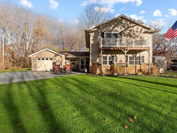 70367 Lakeview Dr, Edwardsburg, MI 49112