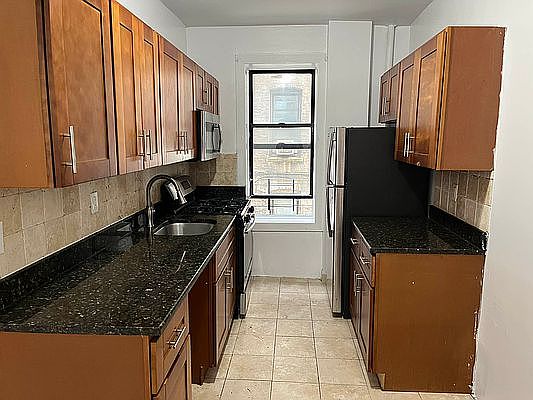 2nd image of 610 W 196th St #1H