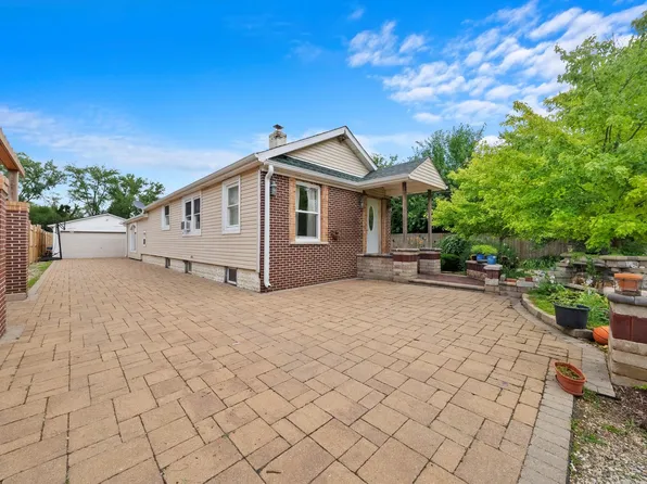 54 Baseline Rd, Montgomery, IL 60543