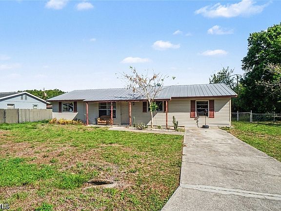 3rd image of 13826 5th St