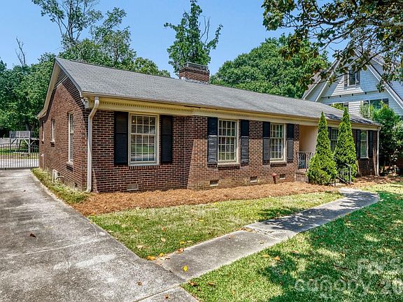 2nd image of 215 Scofield Rd