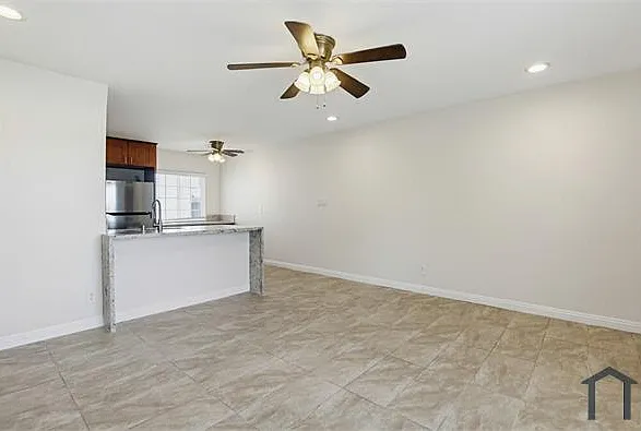 2 bed, 700 sqft, $2,250 — Photo 3