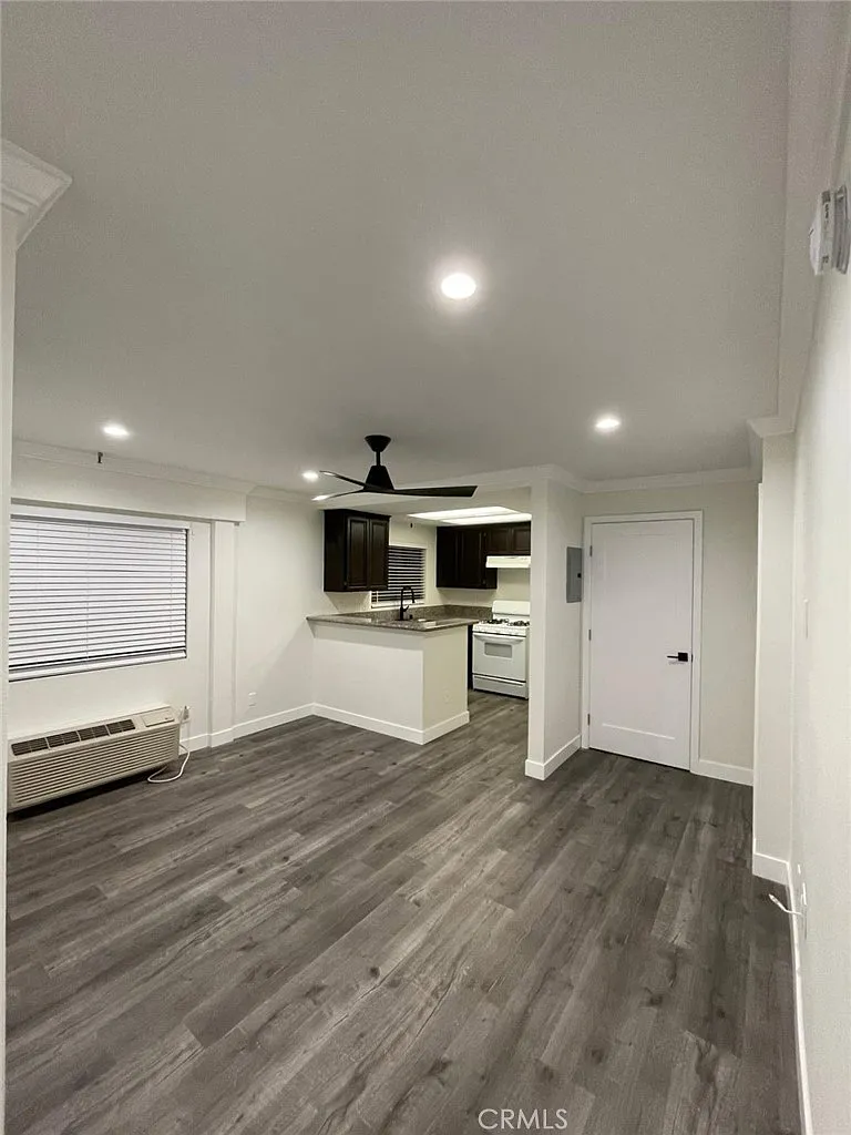 Studio, 350 sqft, $1,600 — Photo 4