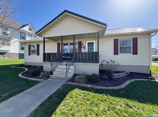 8 6th St SW, Waukon, IA 52172
