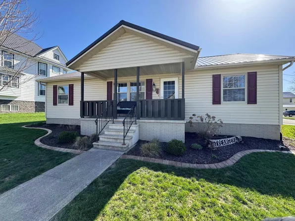 8 6th St SW, Waukon, IA 52172