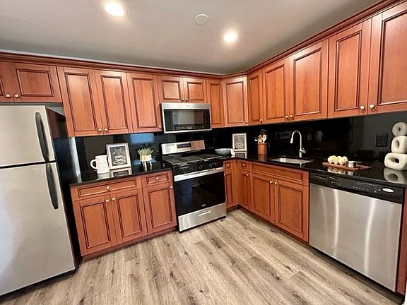 3rd image of 280 Belmore Ave #C4f64f945