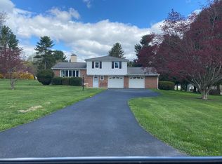 211 Overlook Dr, Coatesville, PA 19320