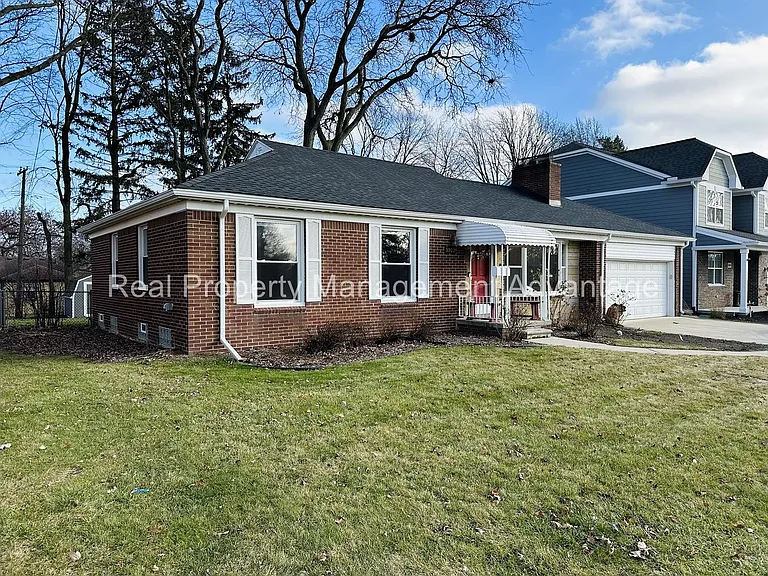 3912 Hillside Dr — Photo 2