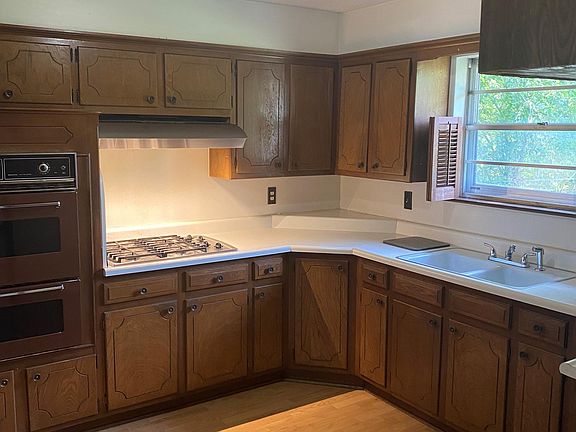 4th image of 529 SE 28th St