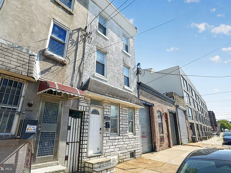 2623 Emerald St — Photo 3