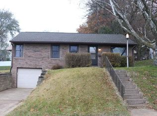 2455 Pearl St, Dubuque, IA 52001