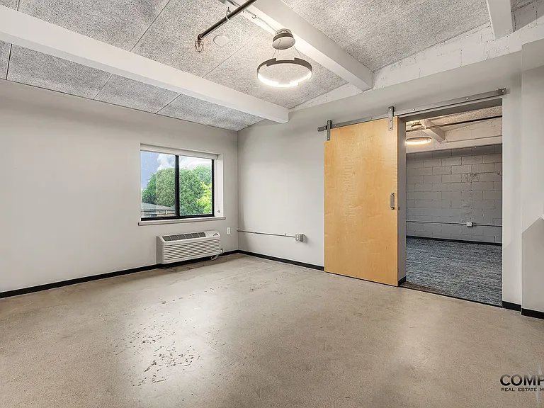 The Howard Apartments — Photo 41