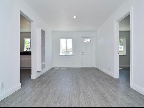 5th image of 427 1/2 W Walnut Ave