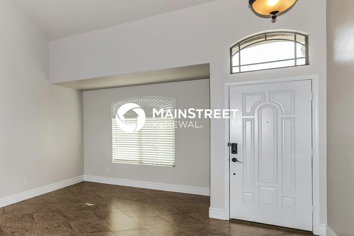 Foyer - 11216 W College Dr