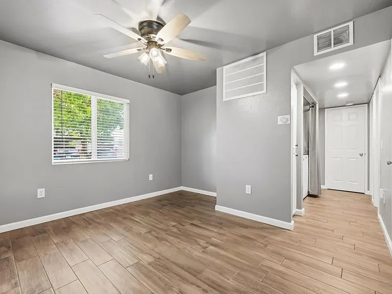 2536 White Oak Pl #5 — Photo 10