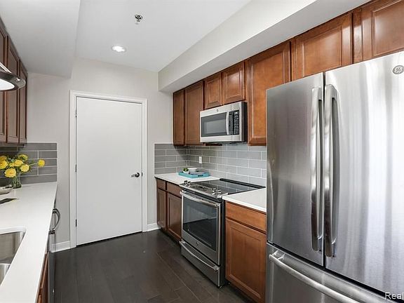 4th image of 525 W Lafayette Blvd Unit 18C