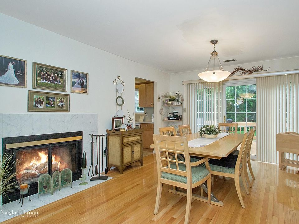 460 VILLAGE OAKS LN Babylon NY Zillow