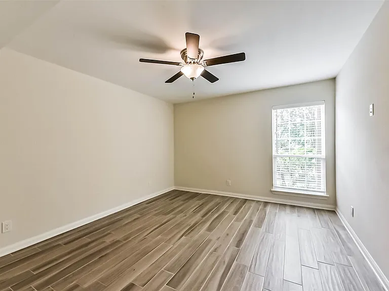 1860 White Oak Dr #245 — Photo 18