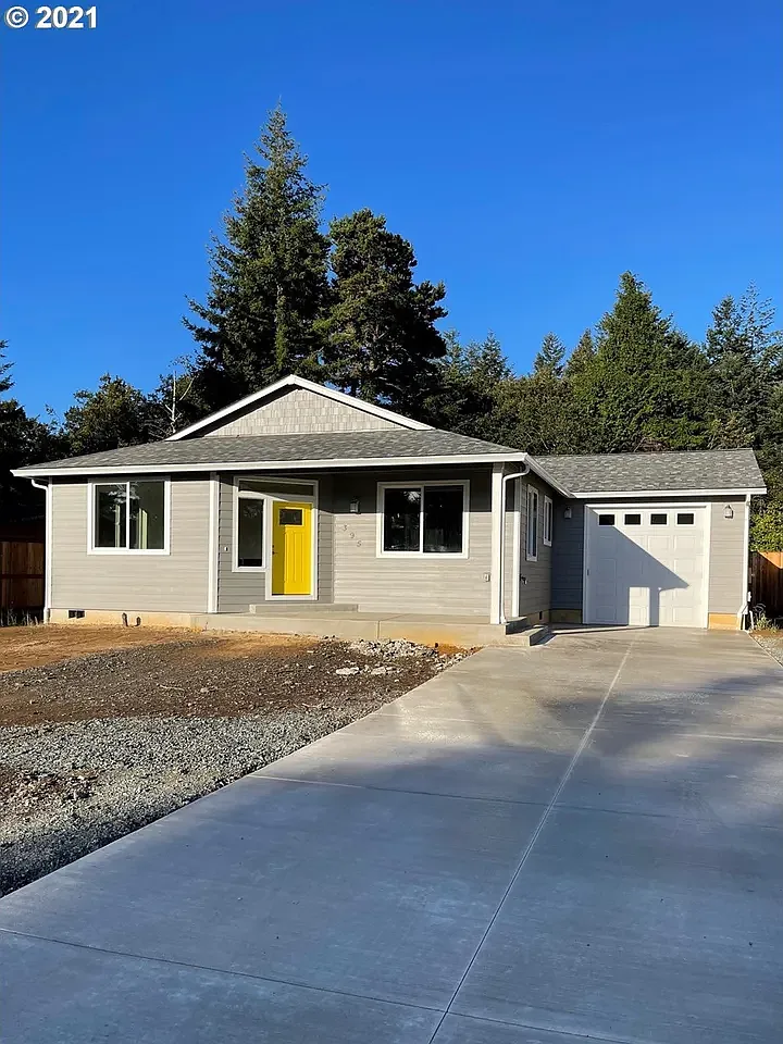 3 bed, $2,700 — Photo 1