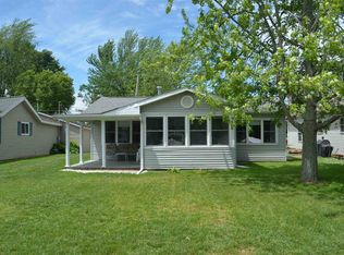 12590 N Rainey Rd W, Syracuse, IN 46567