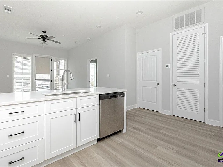 1013 Northside Dr — Photo 40