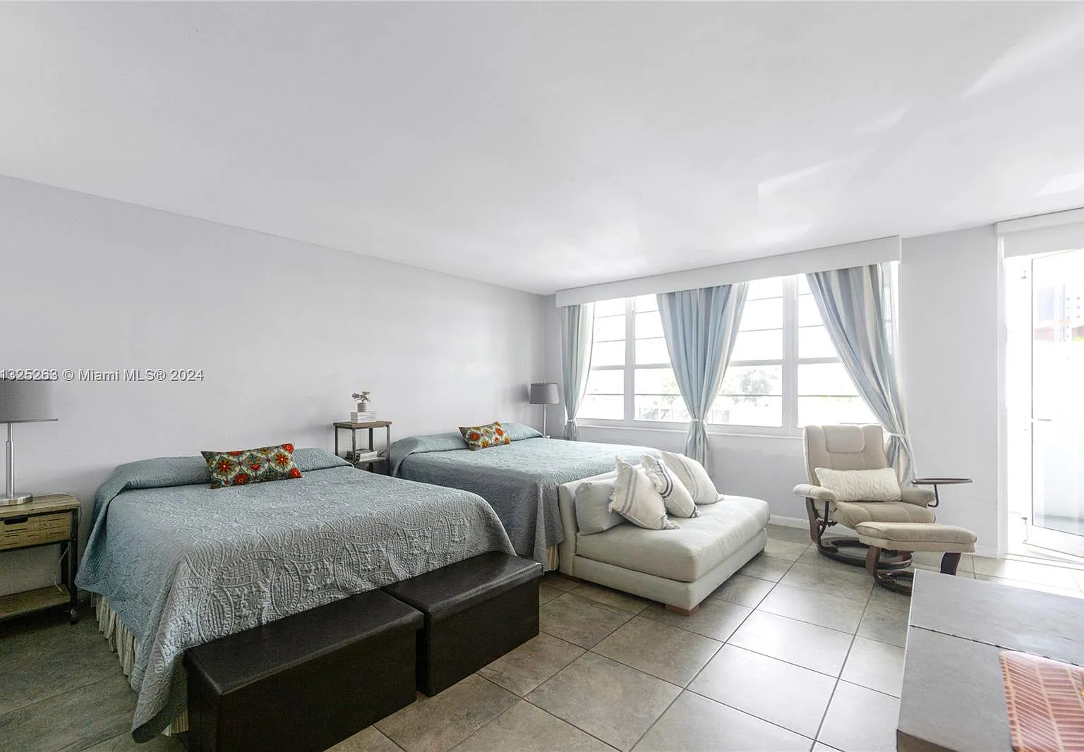 The Decoplage Condo — Photo 1