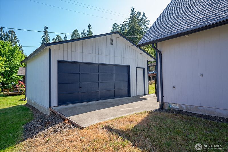 3rd image of 120 N Ayock Beach Drive