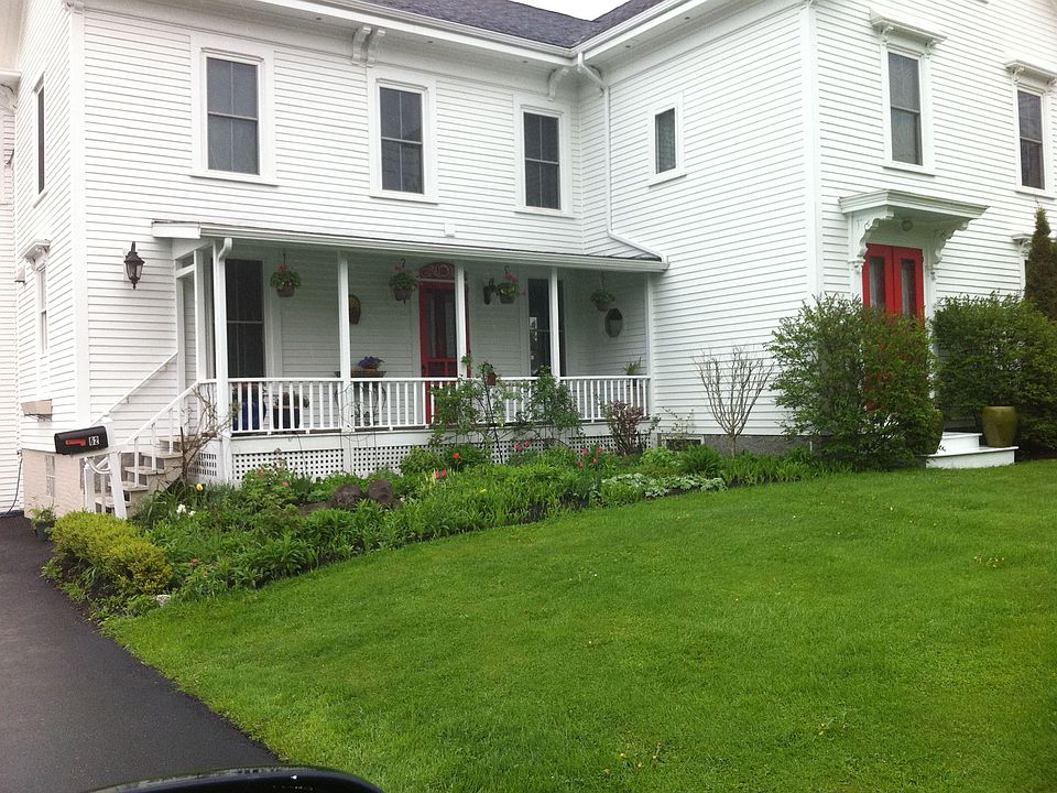 Renovated 1878 New Englander