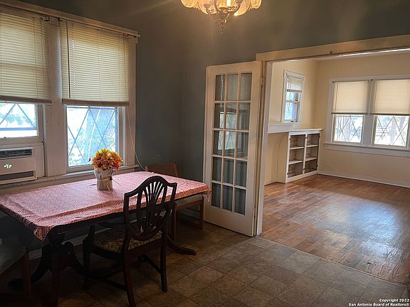 3rd image of 309 E Woodlawn Ave