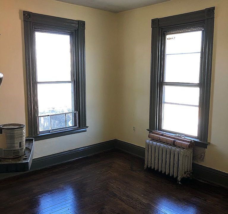 1st image of 107 N 4th St