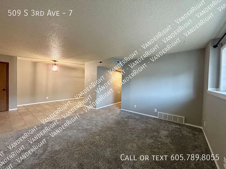 Garden Level 2 Bedroom Apartment - Recently Updated! — Photo 4