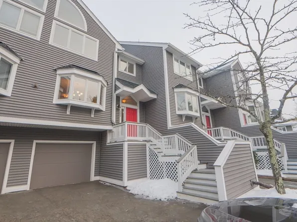 1200 Salem St APT 152, Lynnfield, MA 01940