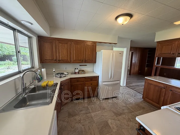 710 NW Midland Ave — Photo 22