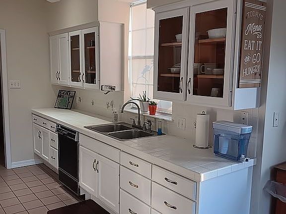 4th image of 1100 Foley St