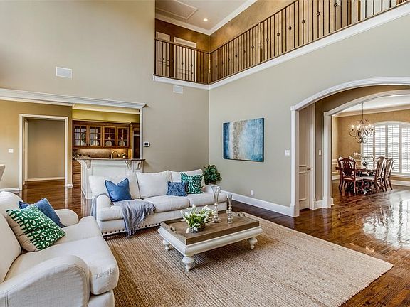 5th image of 815 Creekline Way