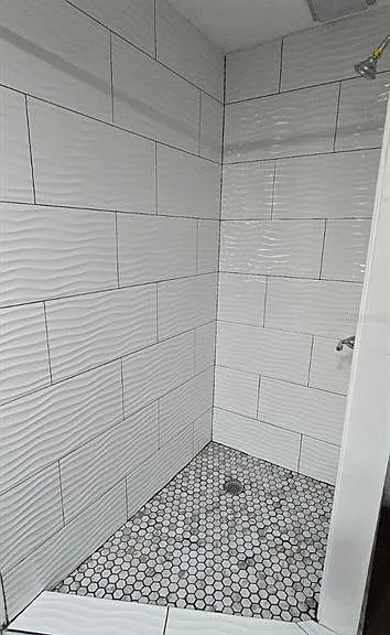 1174 Victoria Ave — Photo 11