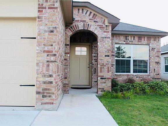 3rd image of 18422 Stevie Ray Dr