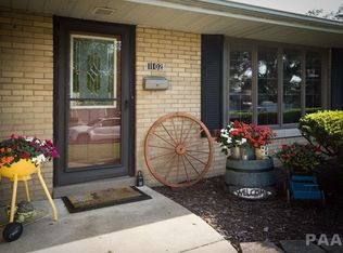 1102 W Stratford Dr, Peoria, IL 61614