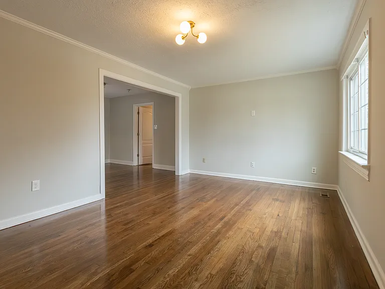 2424 Emoriland Blvd — Photo 3