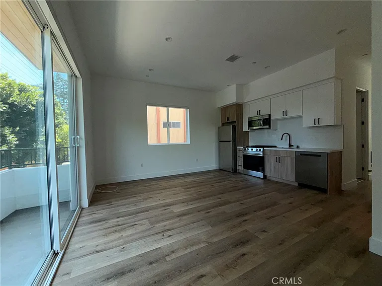 5044 Laurel Canyon Blvd — Photo 2