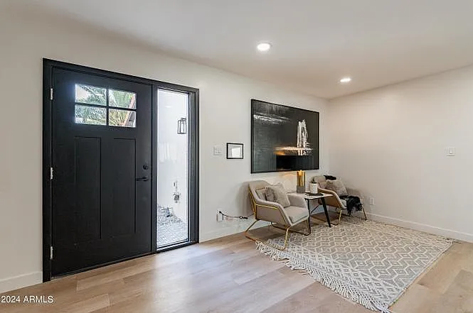 938 W Mission Ln — Photo 27