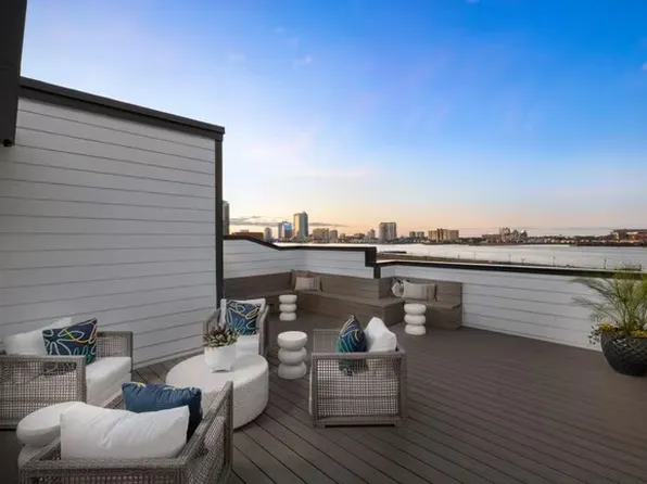 2056 Prudential Dr, Jacksonville, FL 32207