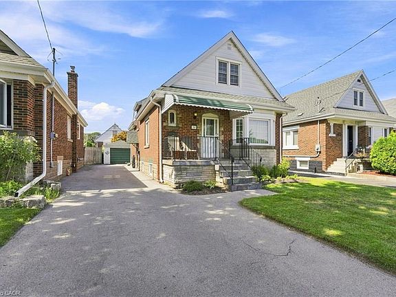 3rd image of 38 Garside Ave S