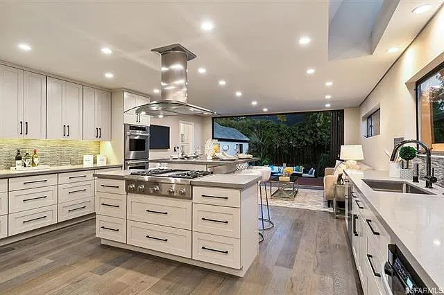 54 Watkins Ave — Photo 7