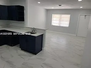 590 NE 20th St #1-2 — Photo 5